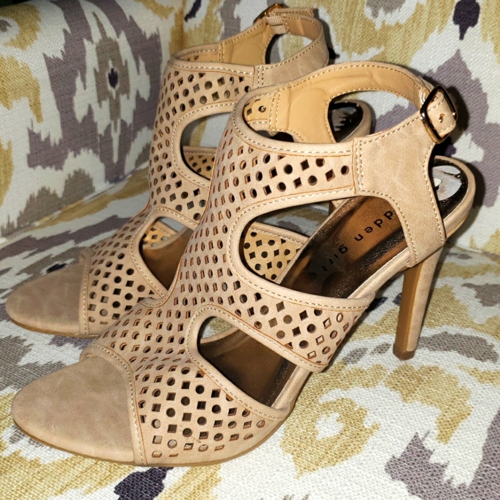 Steve Madden "Madden Girl" Beige Strappy Heels • Size 9 • NWOT